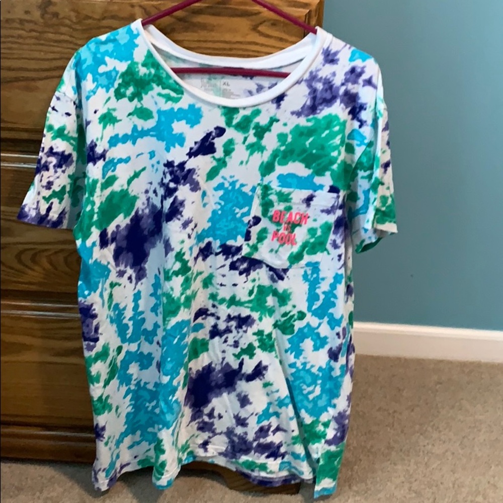 Jr’s tie die T-shirt with the saying pool Vs beach